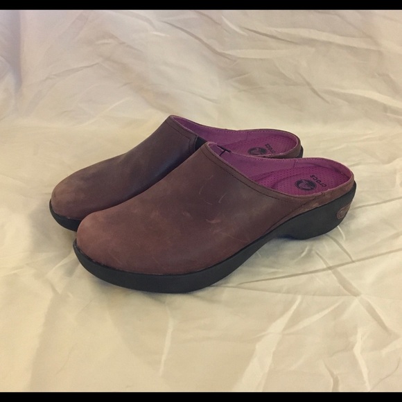 CROCS Shoes - Crocs Women’s Cobbler 2.0 Brown Leather Clog 9.5